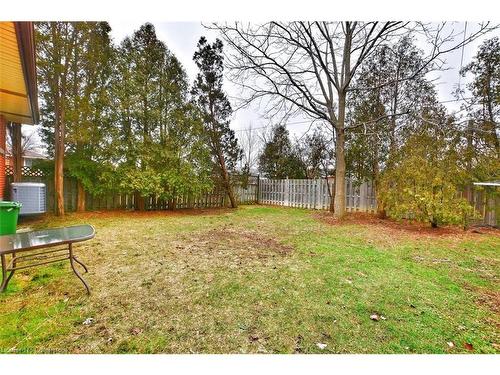 1-70 Brentwood Drive, Hamilton, ON - Outdoor With Backyard