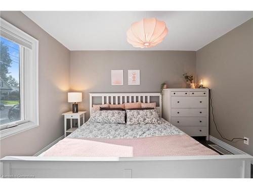 30 Randall Avenue, Hamilton, ON - Indoor Photo Showing Bedroom