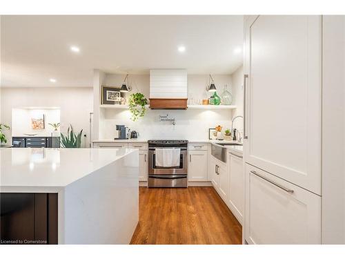 898 Partridge Drive, Burlington, ON - Indoor Photo Showing Kitchen With Upgraded Kitchen