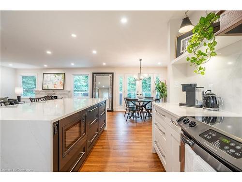 898 Partridge Drive, Burlington, ON - Indoor Photo Showing Kitchen With Upgraded Kitchen