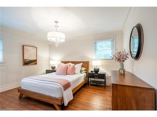 898 Partridge Drive, Burlington, ON - Indoor Photo Showing Bedroom