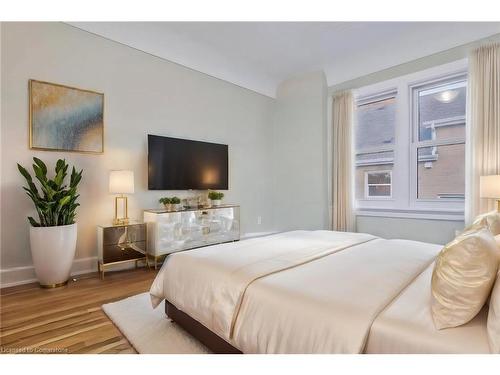 Upper-5 Sunning Hill Avenue, Hamilton, ON - Indoor Photo Showing Bedroom