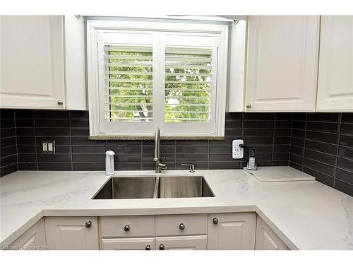 1066 Fennell Avenue E, Hamilton, ON - Indoor Photo Showing Kitchen