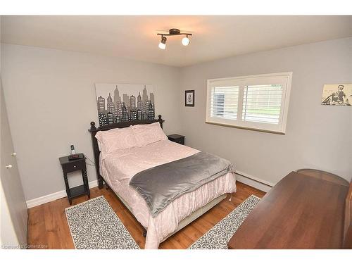 1066 Fennell Avenue E, Hamilton, ON - Indoor Photo Showing Bedroom