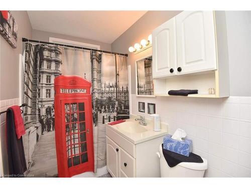 1066 Fennell Avenue E, Hamilton, ON - Indoor Photo Showing Bathroom