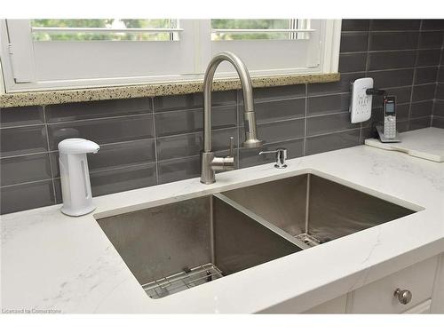 1066 Fennell Avenue E, Hamilton, ON - Indoor Photo Showing Kitchen