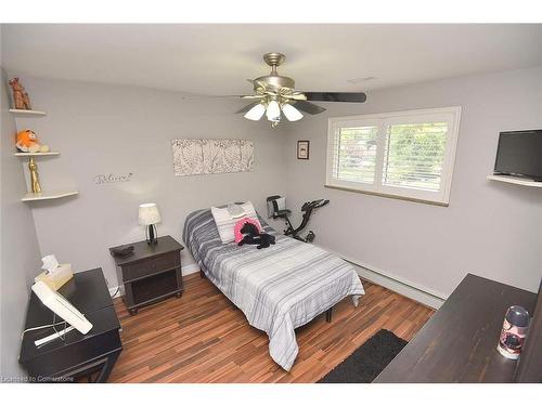 1066 Fennell Avenue E, Hamilton, ON - Indoor Photo Showing Bedroom