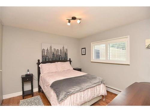 1066 Fennell Avenue E, Hamilton, ON - Indoor Photo Showing Bedroom