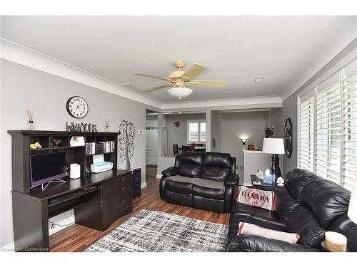 1066 Fennell Avenue E, Hamilton, ON - Indoor Photo Showing Living Room