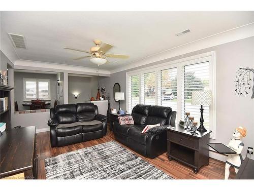 1066 Fennell Avenue E, Hamilton, ON - Indoor Photo Showing Living Room