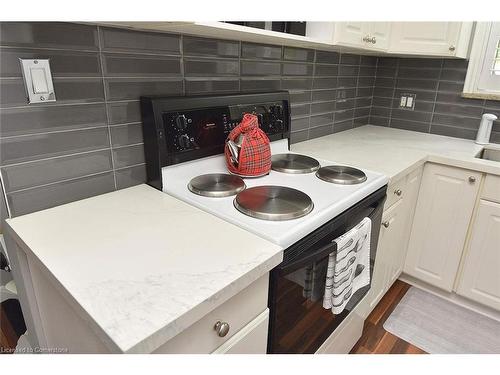 1066 Fennell Avenue E, Hamilton, ON - Indoor Photo Showing Kitchen