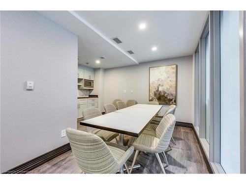 101-40 Old Mill Road, Oakville, ON - Indoor Photo Showing Dining Room