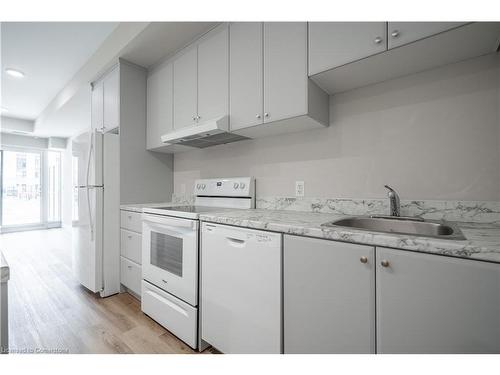 142-50 Herrick Avenue, St. Catharines, ON - Indoor Photo Showing Kitchen