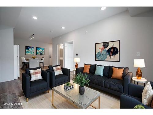 142-50 Herrick Avenue, St. Catharines, ON - Indoor Photo Showing Living Room