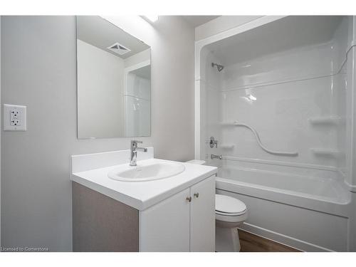 142-50 Herrick Avenue, St. Catharines, ON - Indoor Photo Showing Bathroom