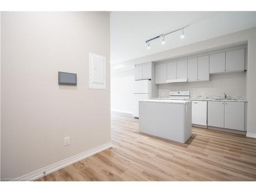 142-50 Herrick Avenue, St. Catharines, ON - Indoor Photo Showing Kitchen