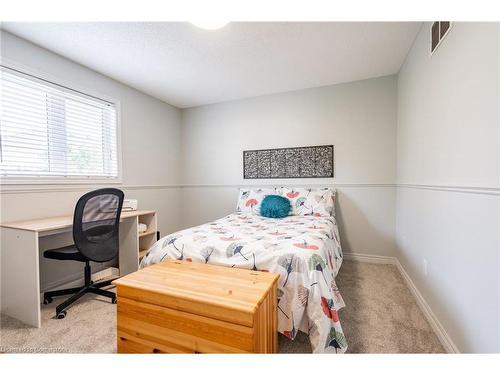 2405 Orchard Road, Burlington, ON - Indoor Photo Showing Bedroom