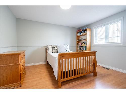 2405 Orchard Road, Burlington, ON - Indoor Photo Showing Bedroom