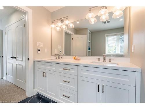 2405 Orchard Road, Burlington, ON - Indoor Photo Showing Bathroom