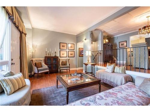 89 Larraine Avenue, Dundas, ON - Indoor Photo Showing Living Room