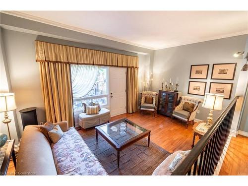 89 Larraine Avenue, Dundas, ON - Indoor Photo Showing Living Room