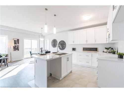 47 Hildred Street, Welland, ON - Indoor Photo Showing Kitchen With Double Sink With Upgraded Kitchen