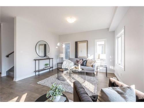 47 Hildred Street, Welland, ON - Indoor Photo Showing Living Room