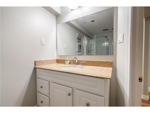 2405 Orchard Road, Burlington, ON - Indoor Photo Showing Bathroom