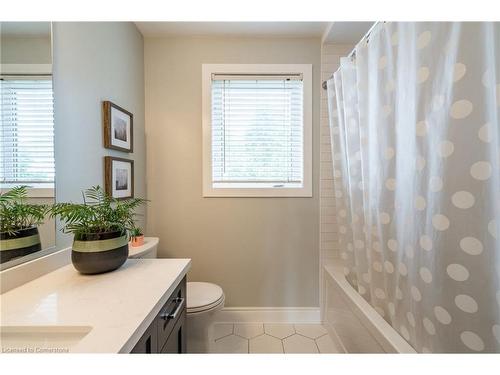 2405 Orchard Road, Burlington, ON - Indoor Photo Showing Bathroom