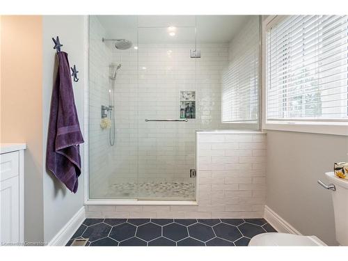 2405 Orchard Road, Burlington, ON - Indoor Photo Showing Bathroom