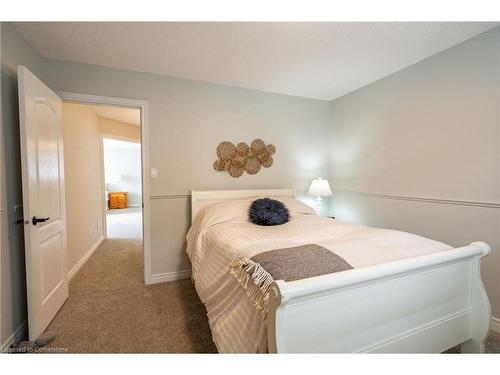 2405 Orchard Road, Burlington, ON - Indoor Photo Showing Bedroom