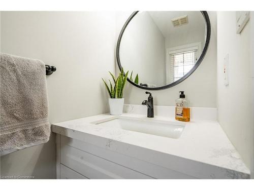 2405 Orchard Road, Burlington, ON - Indoor Photo Showing Bathroom