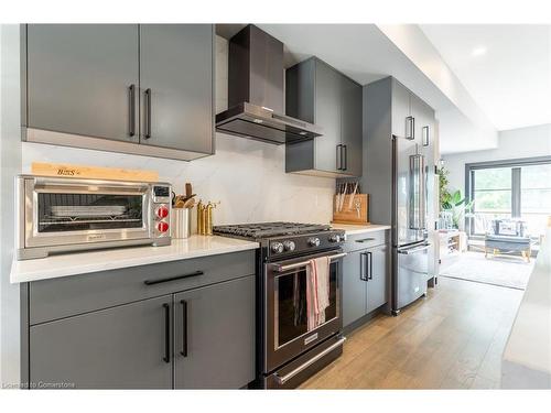 46 Jarvis Street, Brantford, ON - Indoor Photo Showing Kitchen With Upgraded Kitchen