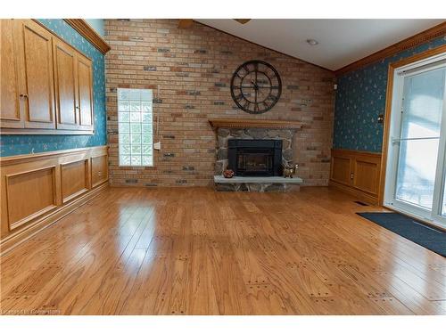 3131 Keswick Court, Burlington, ON - Indoor Photo Showing Living Room With Fireplace