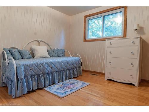 3131 Keswick Court, Burlington, ON - Indoor Photo Showing Bedroom