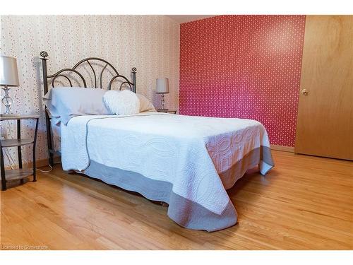 3131 Keswick Court, Burlington, ON - Indoor Photo Showing Bedroom