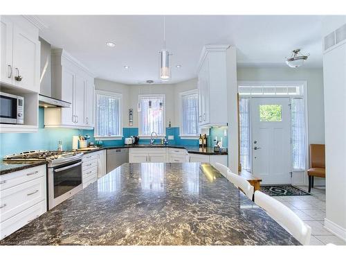 15-8 Mary Drive, Grimsby, ON - Indoor Photo Showing Kitchen With Upgraded Kitchen