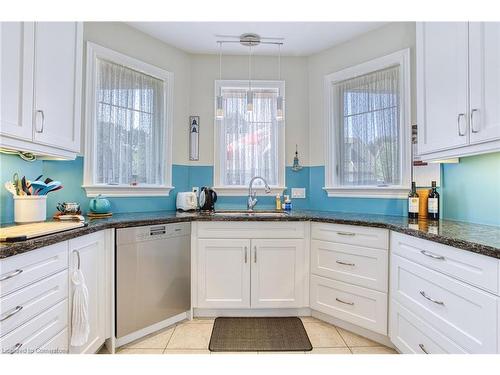 15-8 Mary Drive, Grimsby, ON - Indoor Photo Showing Kitchen With Upgraded Kitchen