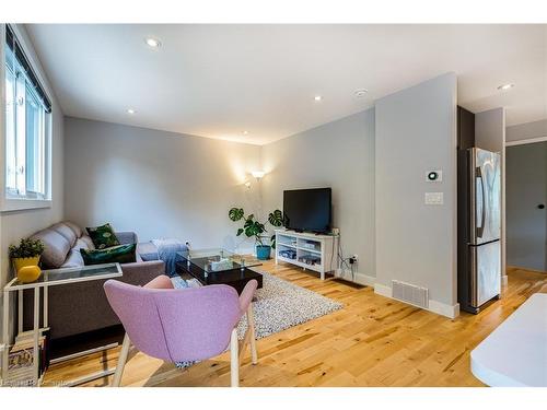 125 Breadalbane Street, Hamilton, ON - Indoor Photo Showing Living Room