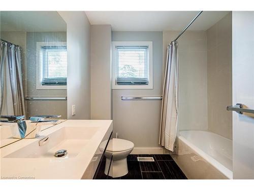 125 Breadalbane Street, Hamilton, ON - Indoor Photo Showing Bathroom