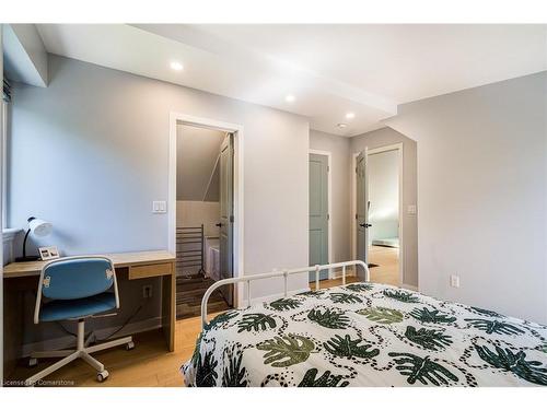 125 Breadalbane Street, Hamilton, ON - Indoor Photo Showing Bedroom