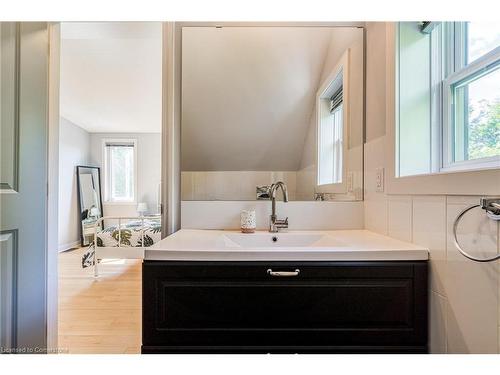 125 Breadalbane Street, Hamilton, ON - Indoor Photo Showing Bathroom