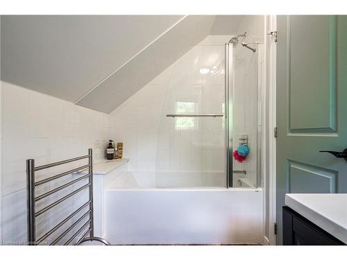 125 Breadalbane Street, Hamilton, ON - Indoor Photo Showing Bathroom