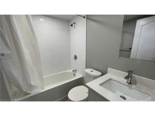 101-700 Lawrence Road, Hamilton, ON - Indoor Photo Showing Bathroom