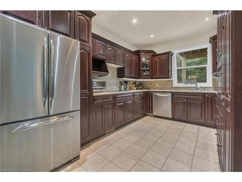 7 Robinson Street S, Grimsby, ON - Indoor Photo Showing Kitchen