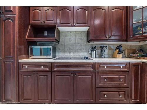 7 Robinson Street S, Grimsby, ON - Indoor Photo Showing Kitchen