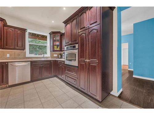 7 Robinson Street S, Grimsby, ON - Indoor Photo Showing Kitchen