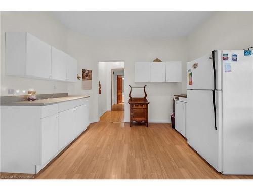 7 Robinson Street S, Grimsby, ON - Indoor Photo Showing Kitchen