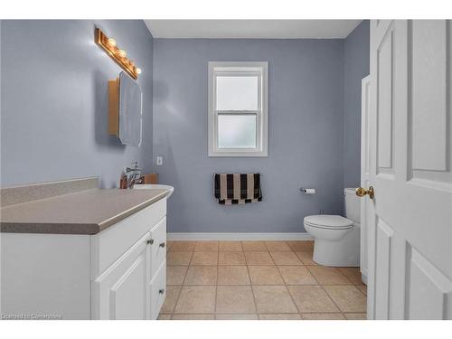 7 Robinson Street S, Grimsby, ON - Indoor Photo Showing Bathroom