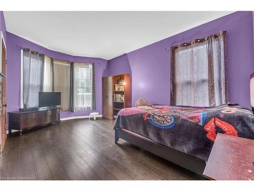 7 Robinson Street S, Grimsby, ON - Indoor Photo Showing Bedroom